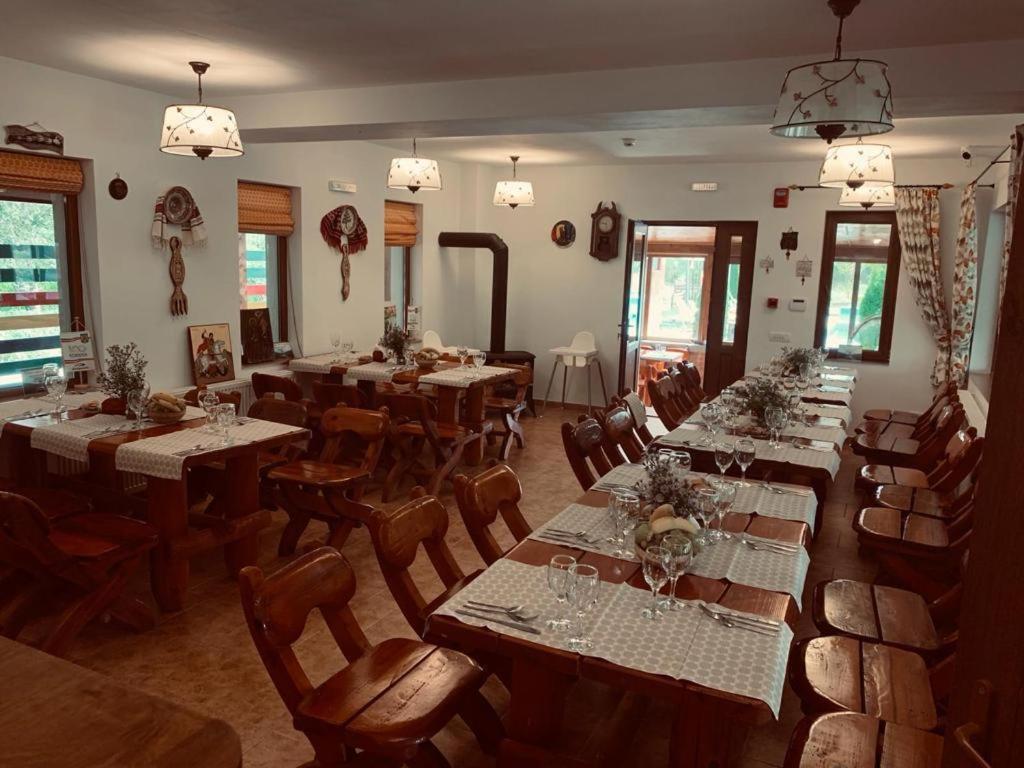 Dorul Pescarului Hotel Curtea de Argeş Exterior foto